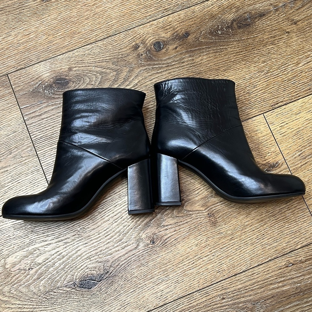 Marni Black Leather Pull On Ankle Boots Size 38 1/2/8.5US - Picture 2 of 10
